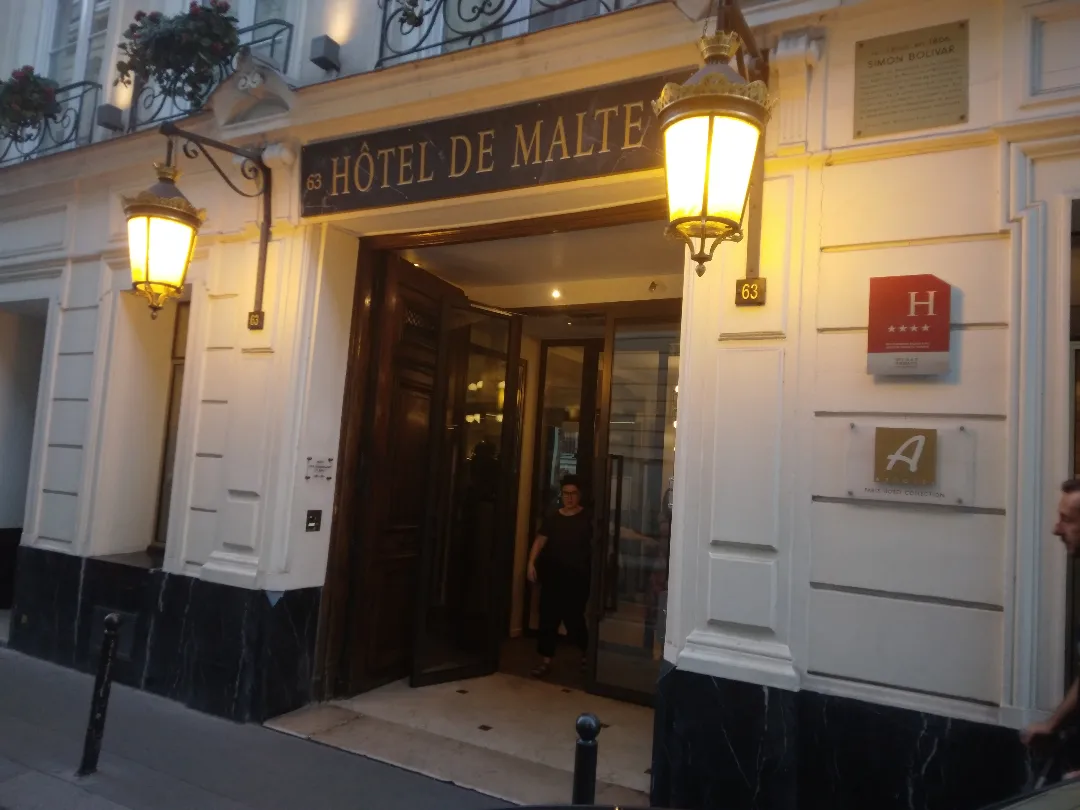 Este hotel ha sido maravilloso 100%. Habitaciones amplias y preciosas decoradas. Es una cadena de 17