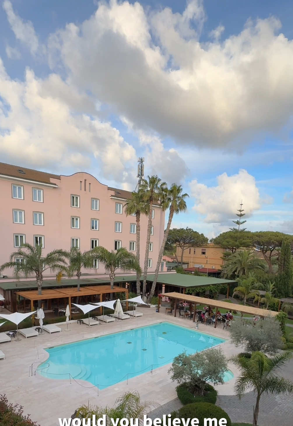 If you’re flying in or out of Rome, here’s a hotel worth knowing about ✈️🇮🇹 It’s just minutes from