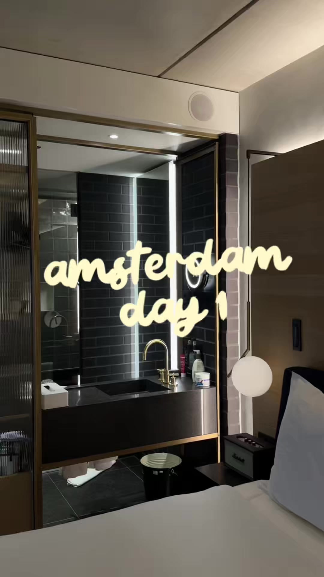 vlog 1 | my first night in amsterdam 
🏨: Ruby Emma Hotel Amsterdam 
#solotravelvlog #fyp #amsterdam