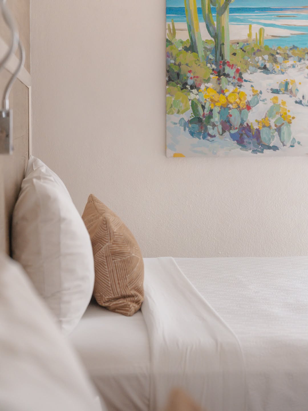 Un espacio pensado para descansar y disfrutar cada detalle.
Nuestras habitaciones combinan comodidad