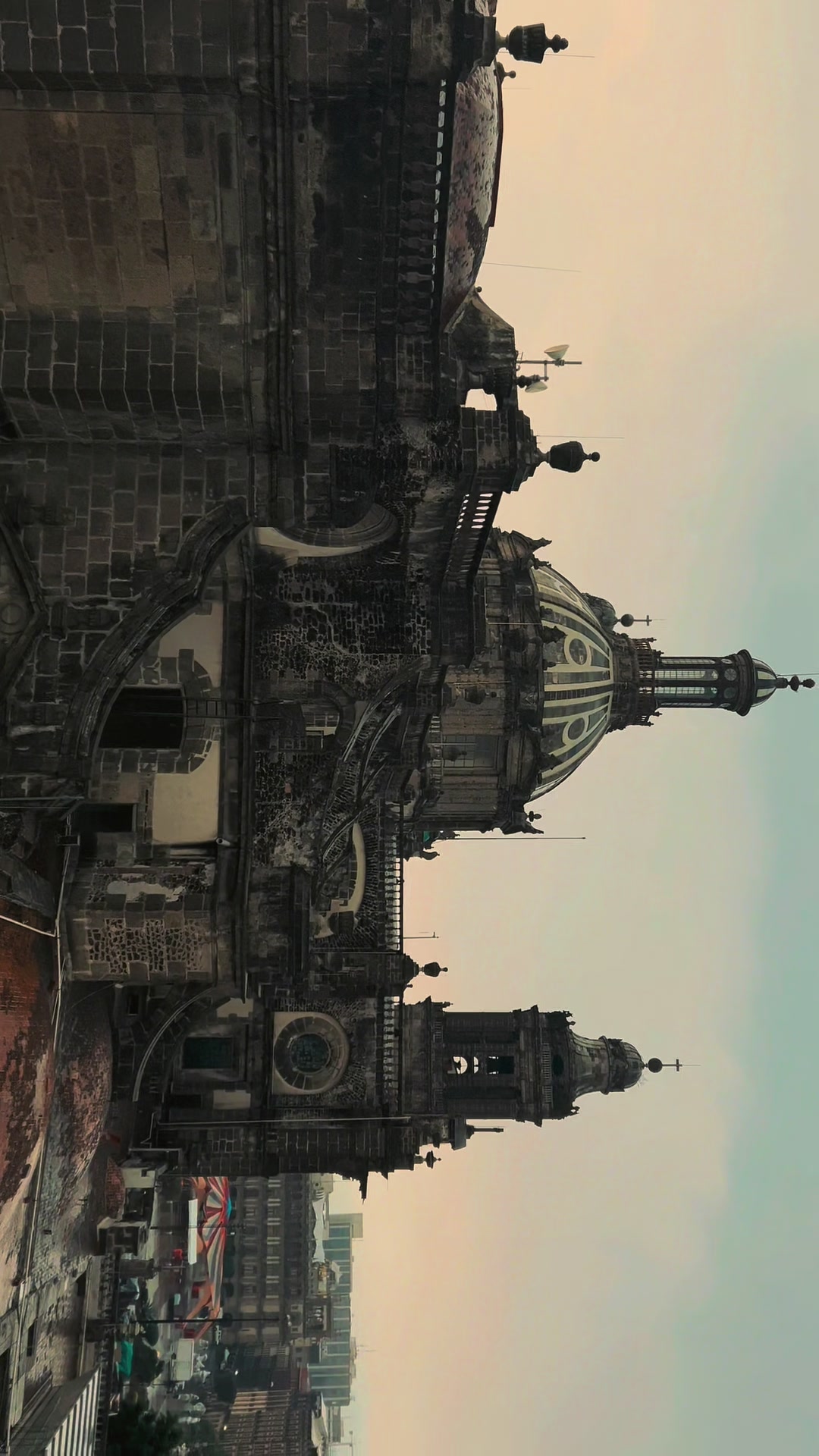 The world in your hands 🏛️🌬️

#cdmx🇲🇽 #hotelcatedral #travel #view #ciudaddemexico