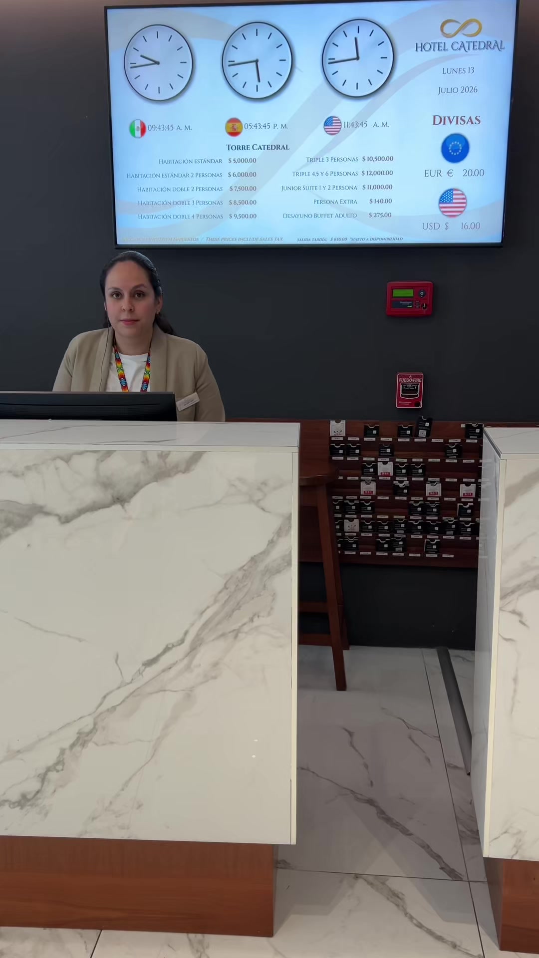 Nuestros recepcionistas son un poco de todo 😌🏨

#recepcionista #hotelcatedral #reception #cdmx🇲🇽