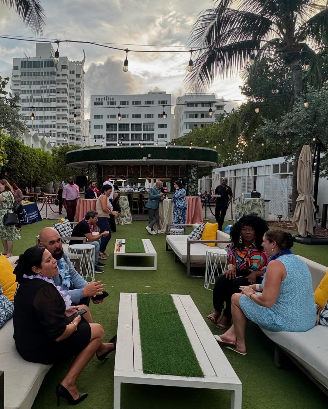 Check out a glimpse of our July Summer Networking event at the backyard of the beautiful @nautilusso