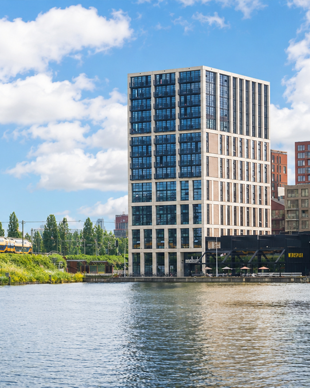 Van zonnige dagen in de stad tot ontspannen avonden aan het water: bij ons ben je aan het juiste adr