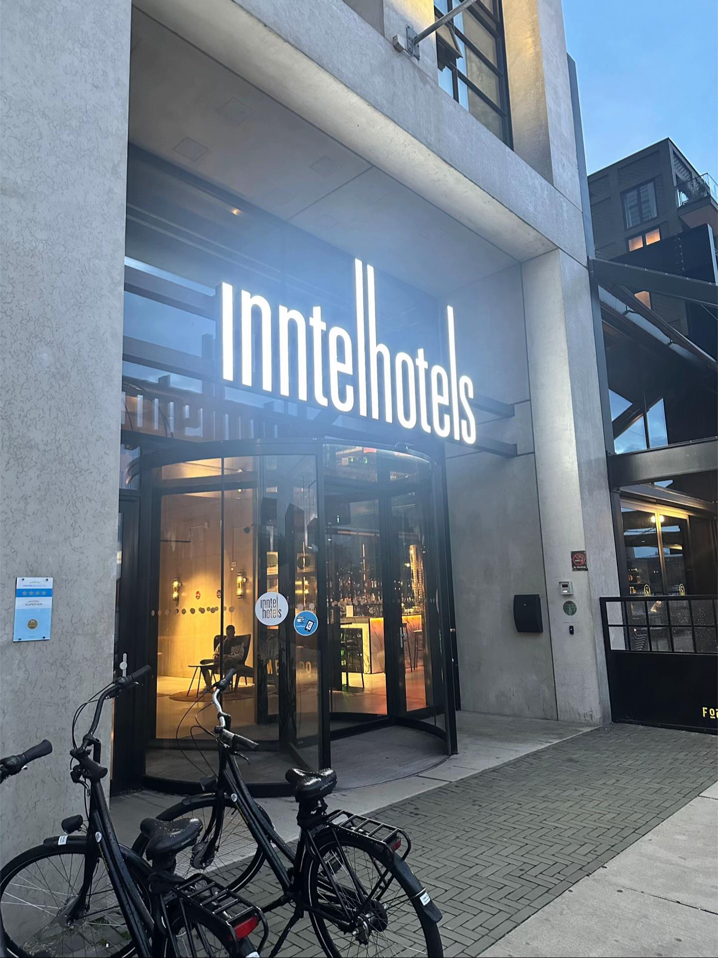 When I was staying at the Inntel Hotel Amsterdam, I was seriously blown away! 😍🏨✨

The views over 