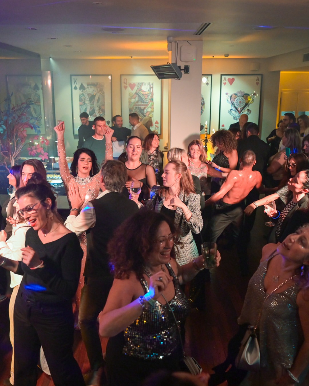 There are moments that deserve a special setting. A birthday, an anniversary or a party to share wit