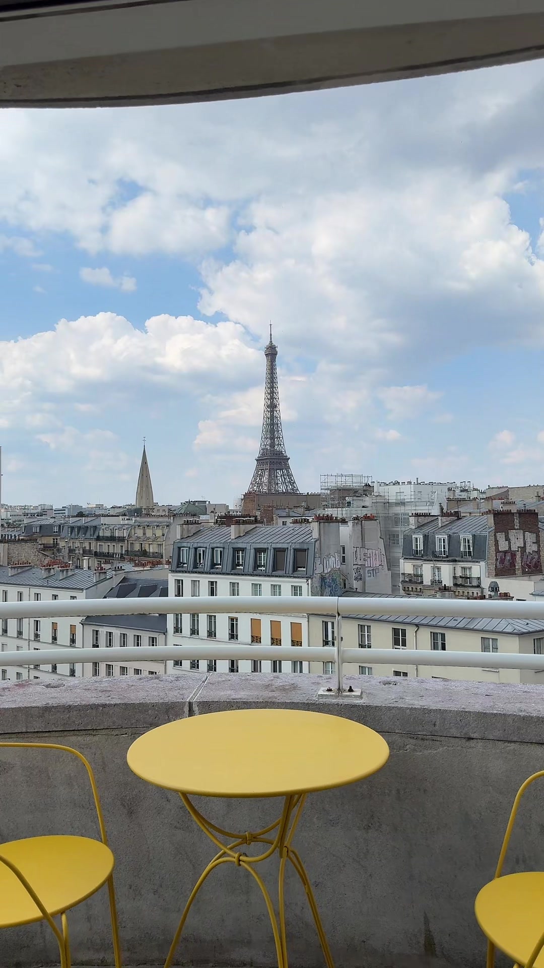 Cant get over this view 😍 #citadines #paris #eiffeltower #hotel #hotelview