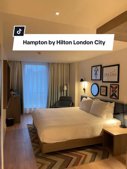 enjoyed my stay at this hotel, free breakfast & really good location 💗 

#hilton #hampton #london #