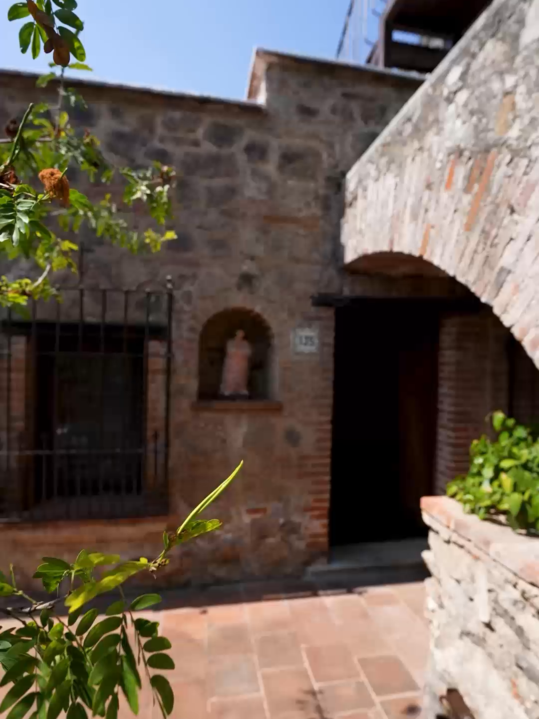 Descubre la magia de hospedarte en Hotel Casa Santo Domingo ✨
Aquí cada rincón tiene vibes únicas, e