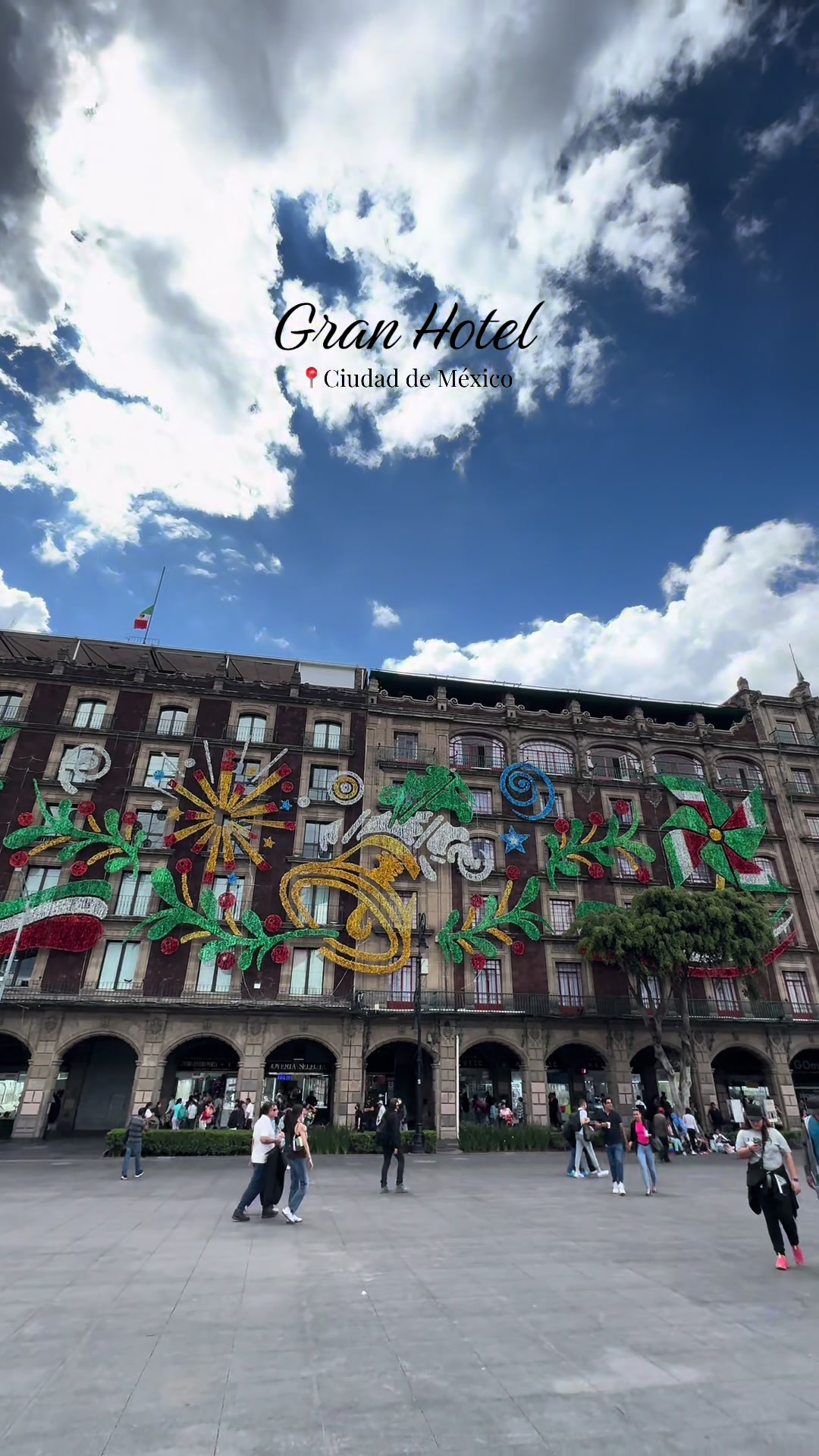 the zocalo view 🤌🏻 #cuidaddemexico #mexicocity #zocalocdmx #granhotel #fypp