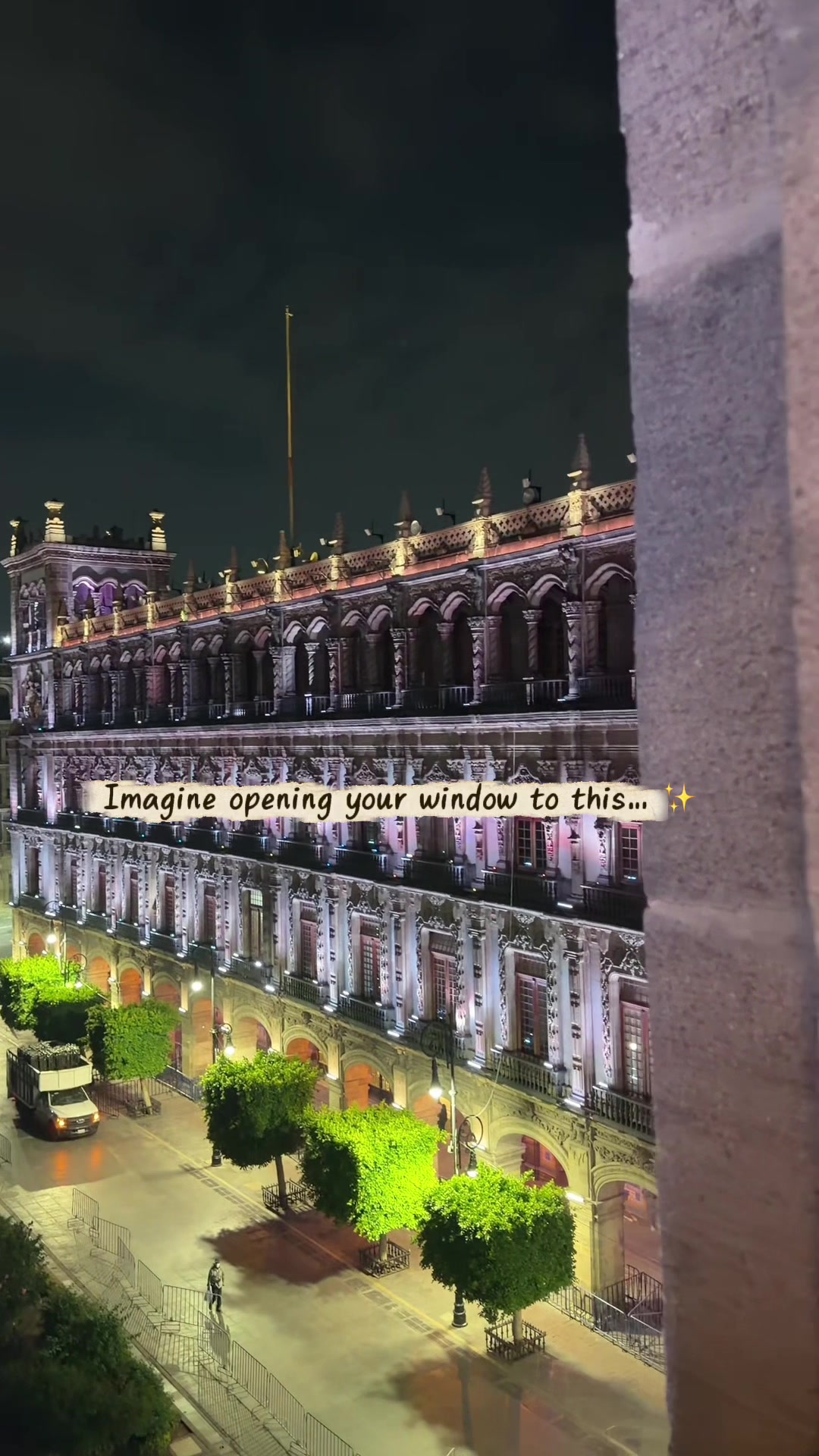 Gran Hotel Ciudad de México in the heart of Mexico City 🇲🇽✨

This historic hotel overlooks the Zóc