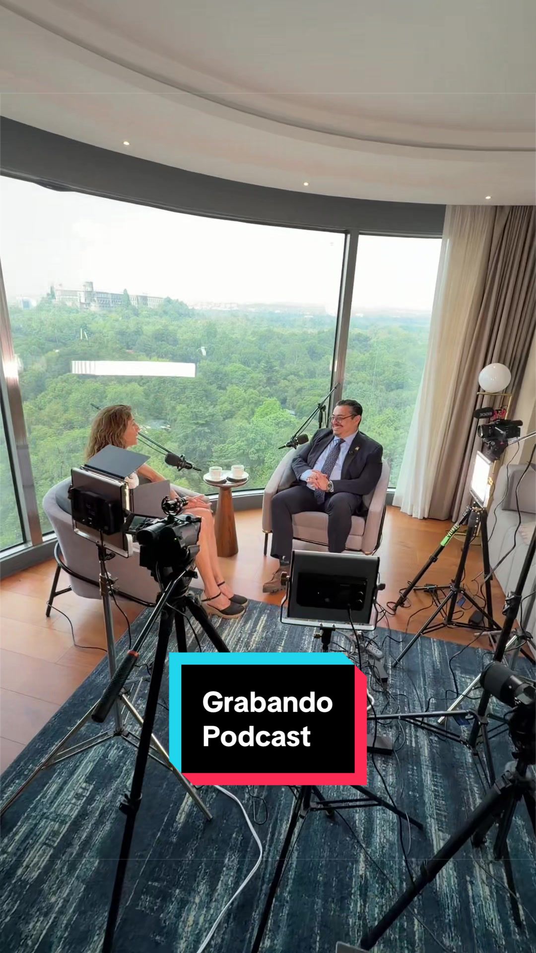 Felices dándolo todo para llevar a cabo nuestro #podcast para Esencia Viva Wellness en el Grand Fies
