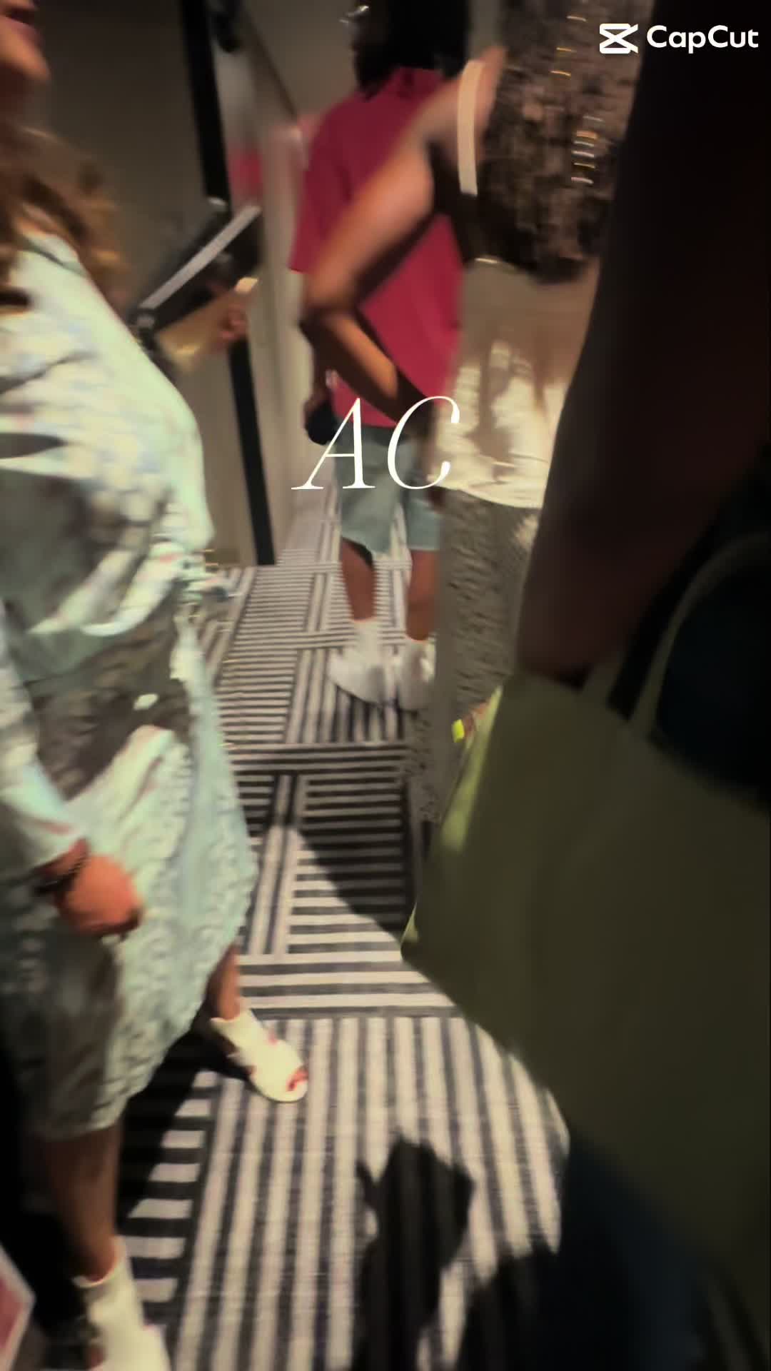 #tiktokgosummerstays Looking for a stylish hotel in Downtown LA? This AC Hotel room has modern desig