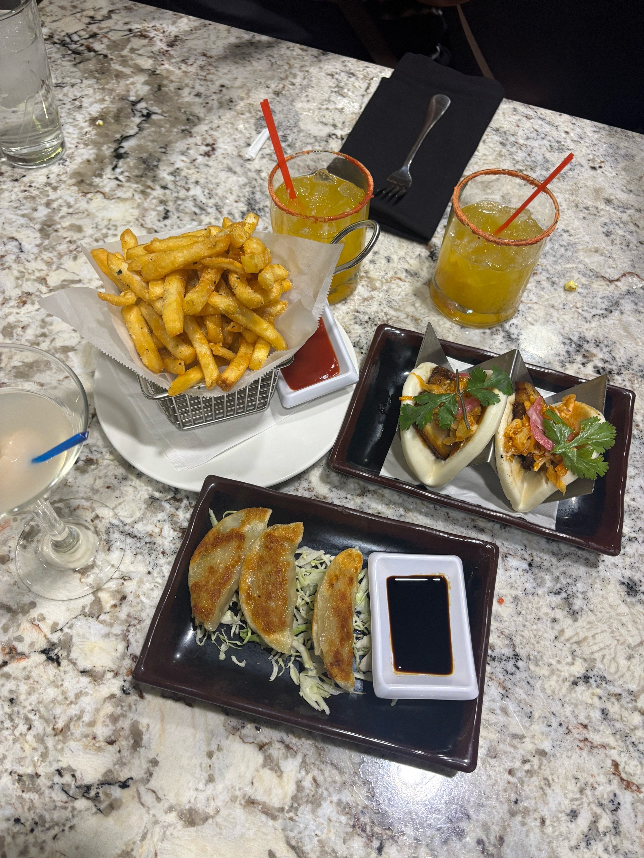 Found the best spot for happy hour at South Point Hotel/Casino! 📍 They call it “Zen Hour” and it tr