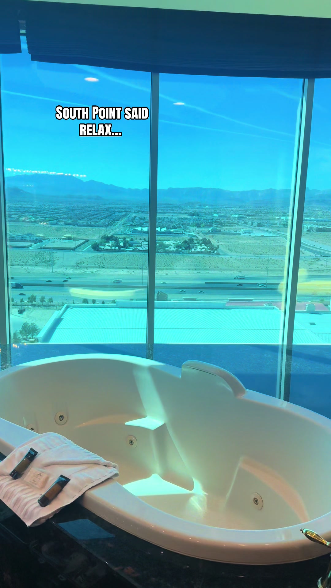 🛁 South Point understood the assignment ✨

#southpointcasino #lasvegasstay #vegashotel #hotelbathro