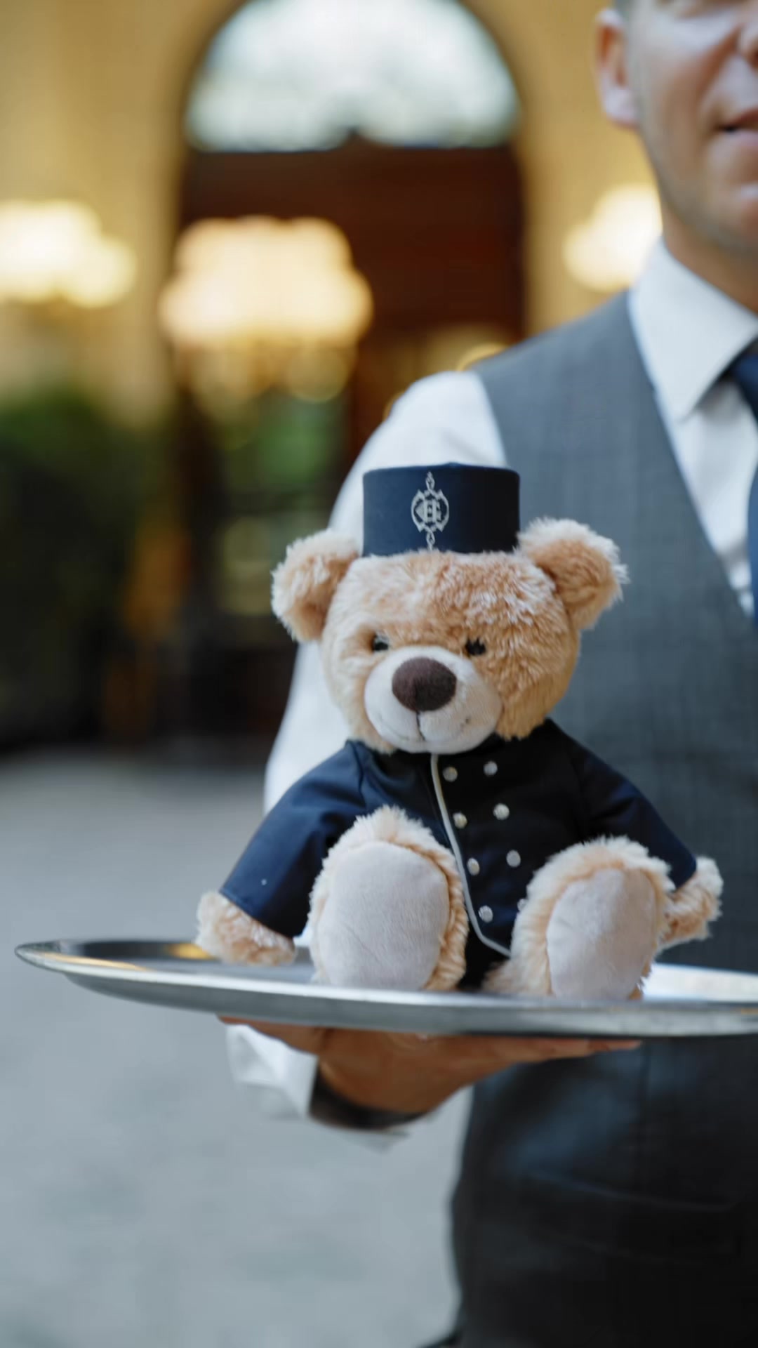At the heart of Le Grant Hôtel, Alfred feels right at home. ✨

#icparislegrand #paris