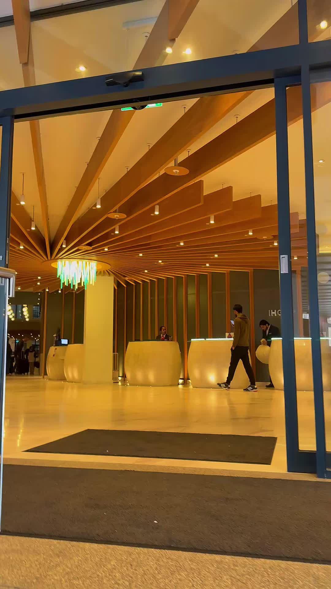 📍Crowne Plaza Hotel by IHG #hotelreview #foryoupage❤️❤️ #viral #tourist #londonhotel