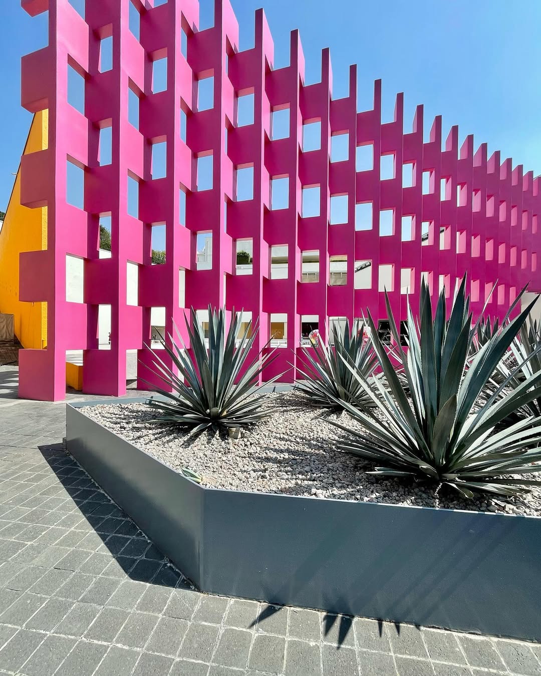 -
【メキシコ建築】📍 Camino Real Polanco Mexico（Mexico City）

こんにちは！
@yokoyumyum_mexico （ヨコヤムヤム）です

建築やインテリア