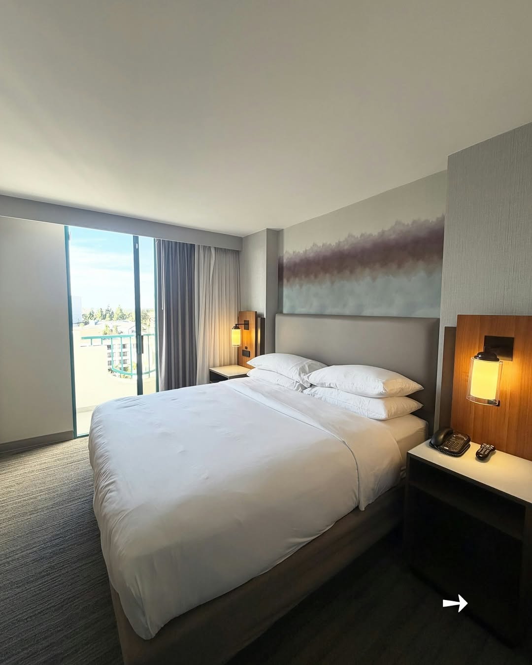 Spacious, comfortable, and designed to unwind—guest rooms at Costa Mesa Marriott offer the perfect p