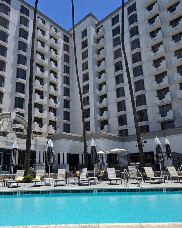 Sunshine looks good on Costa Mesa. ☀️💦

Spend your day poolside, soak up the Southern California su