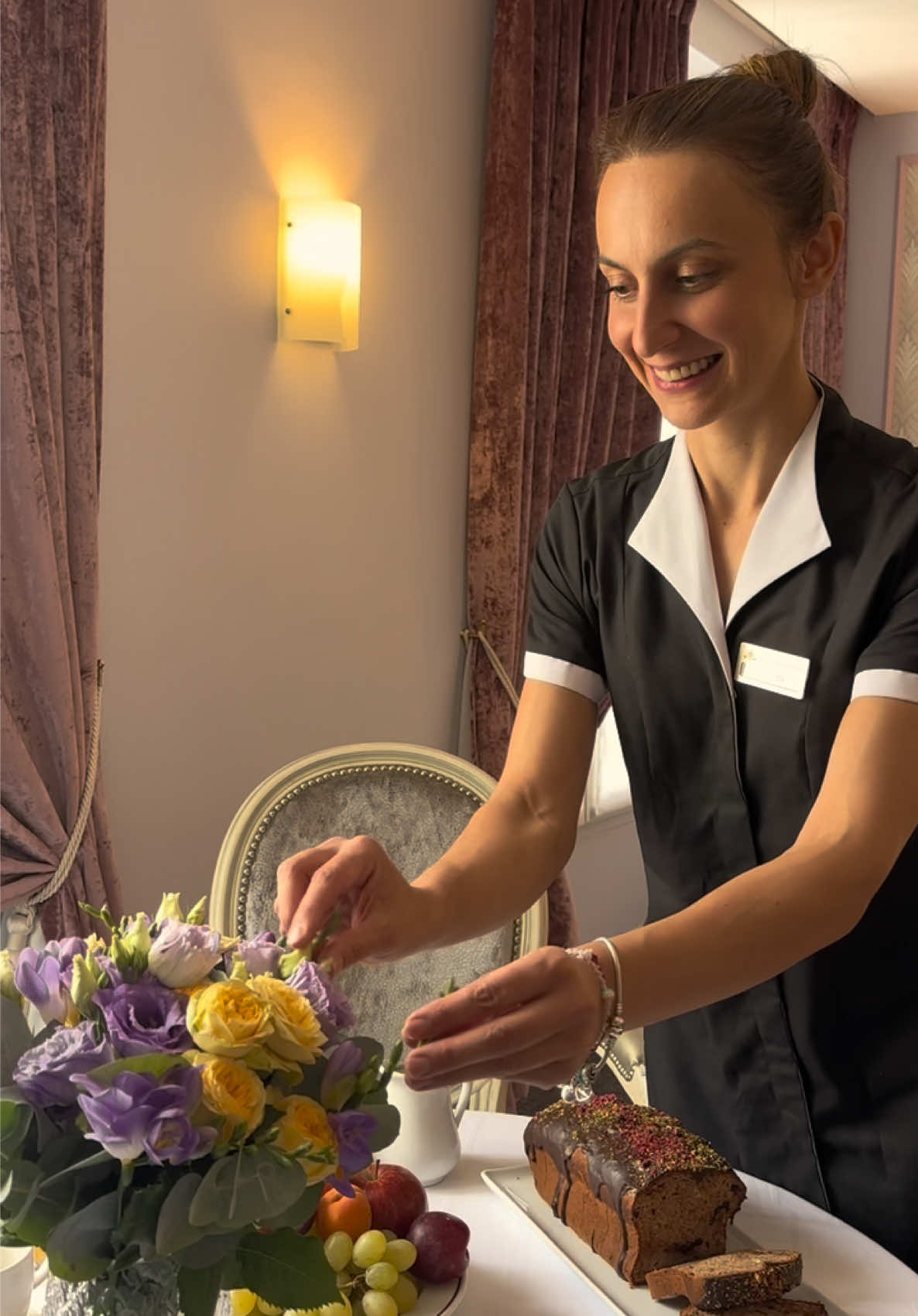 At Hôtel Saint-Pétersbourg, every detail matters. From the welcome at the door to the little touches