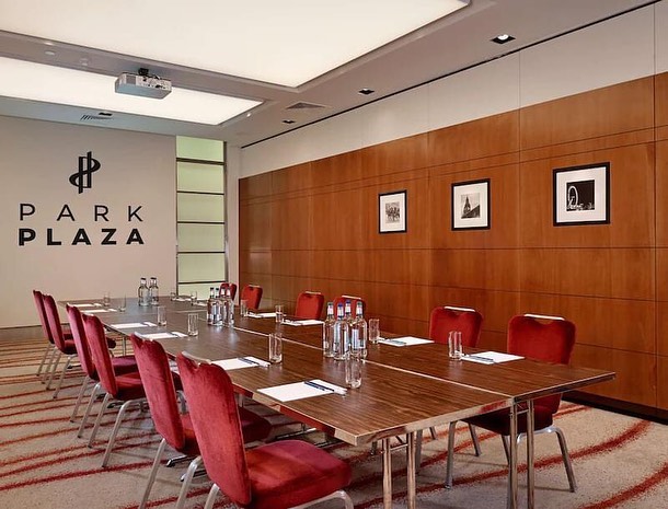 Park Plaza Victoria London offers versatile conference and banqueting solutions supplemented by cont