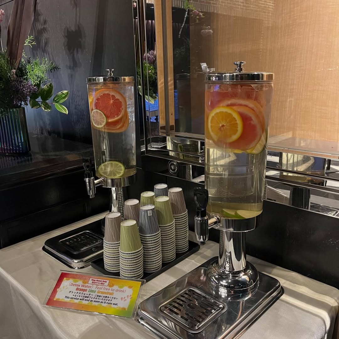 .
🍹ウェルカムドリンクのご案内

桜も満開の時期を過ぎ、春のやわらかな風が心地よい季節となりました🌸🍃
皆さま、いかがお過ごしでしょうか。

ホテルでは、ご到着後のひとときをゆったりとお過ごし