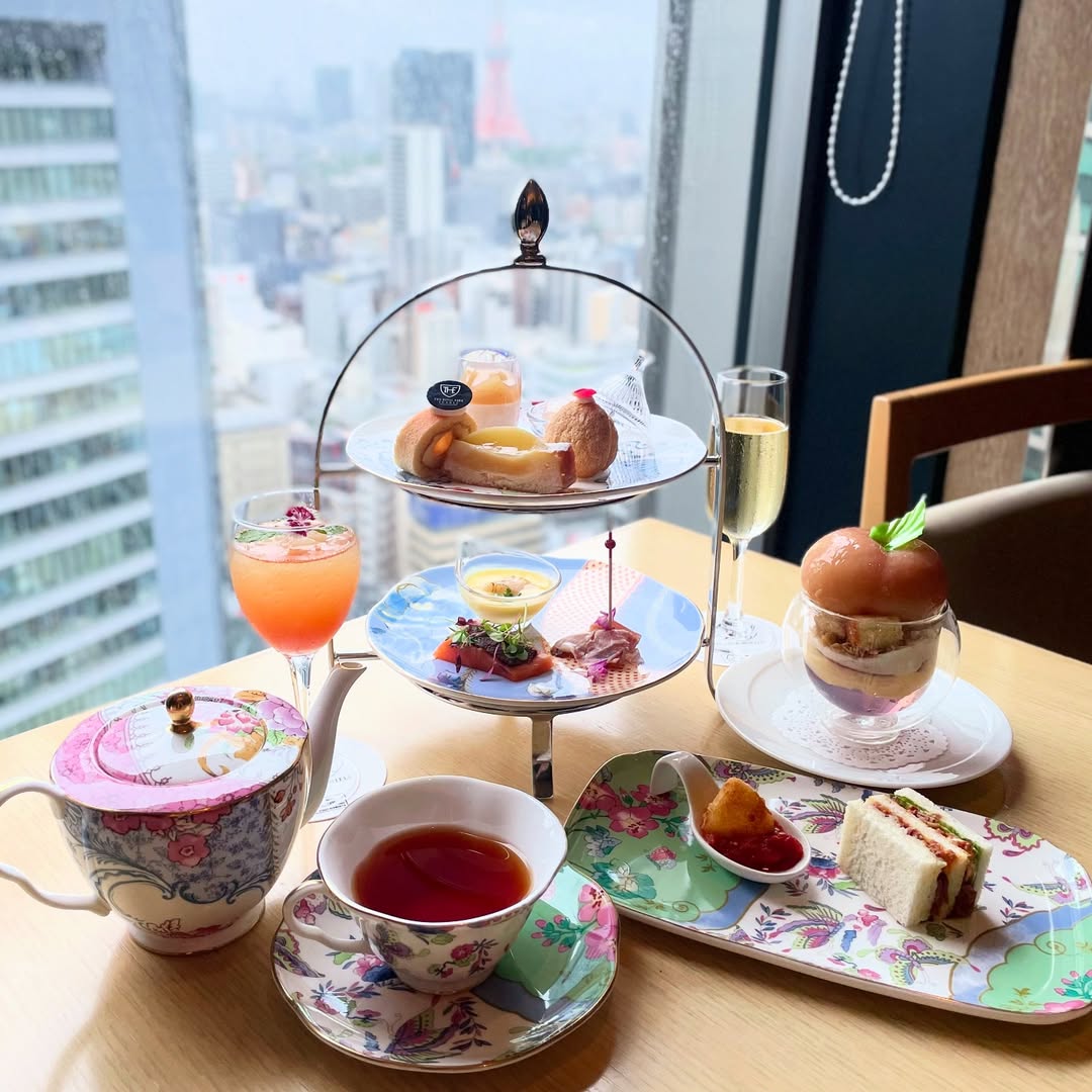 THE BAR / ザ ロイヤルパークホテル アイコニック 東京汐留
@iconictokyoshiodome 

🍑 Afternoon Tea with " SIROCCO ”  ピーチ 🍑
