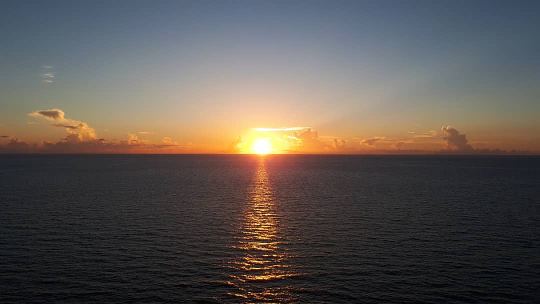 Good morning from Miami 😊 enjoying the last 3 days of the vacation 🌞#sunrise #goodmorningsunshine 