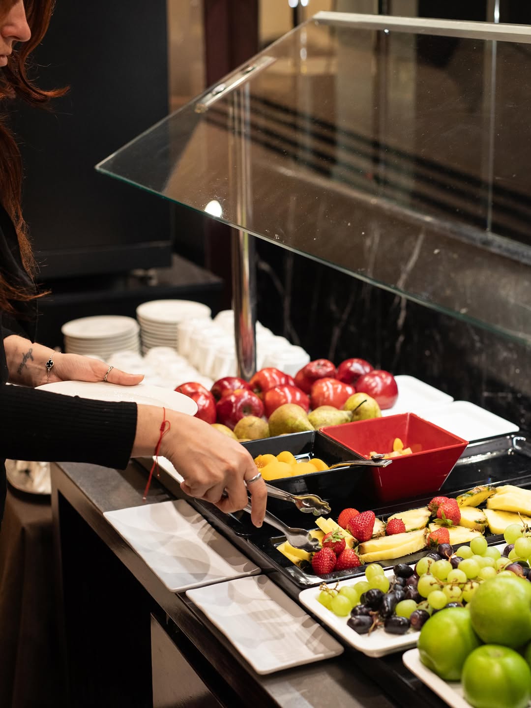 Como cada mañana… tú decides cómo empezar el día ☕️ 🍇 Cafés, tés, infusiones, fruta, platos dulces 