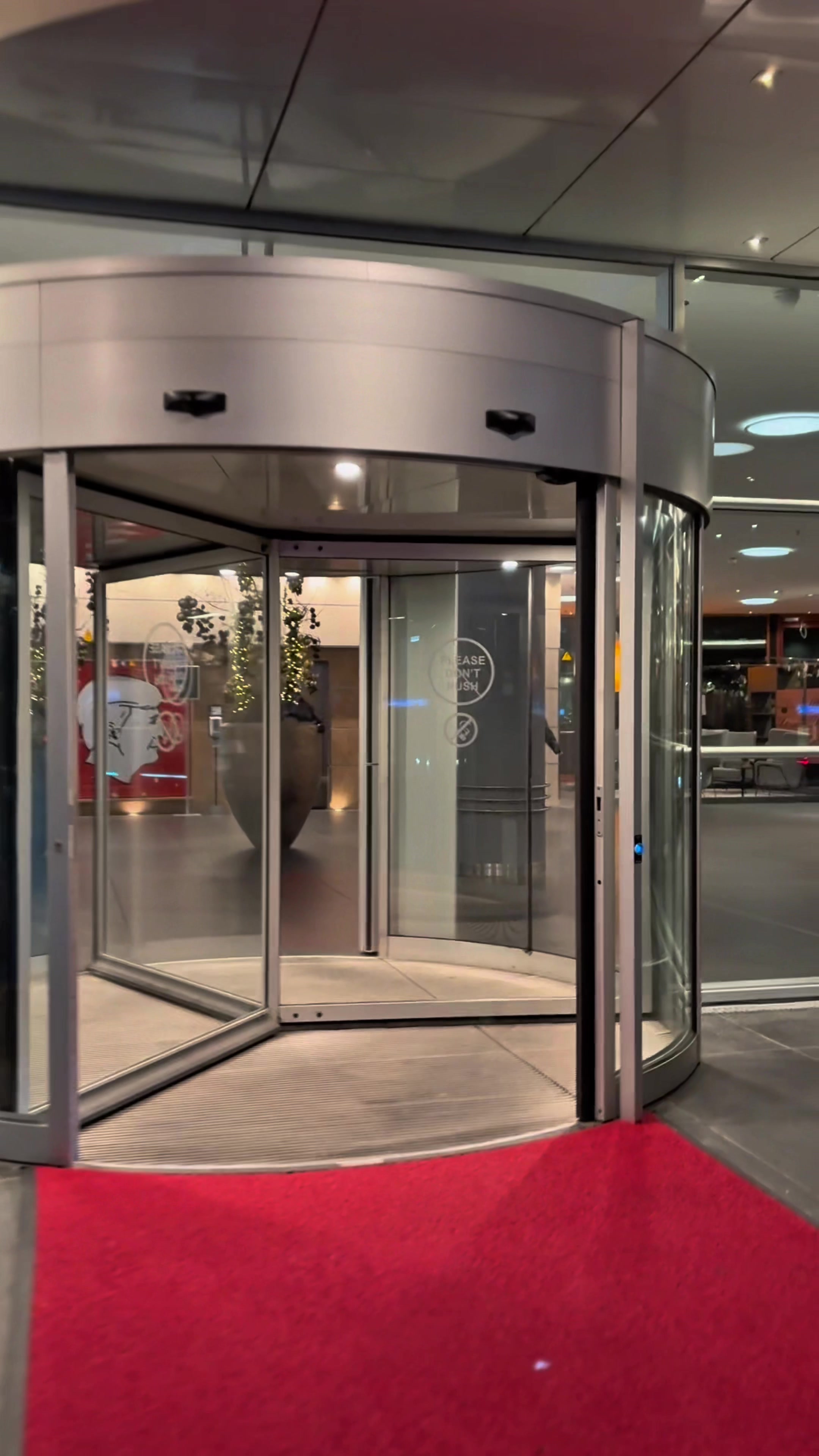 Steinberger Airport Hotel, Amsterdam review.

#fyp #traveltok #amsterdam #travelblogger #travel
