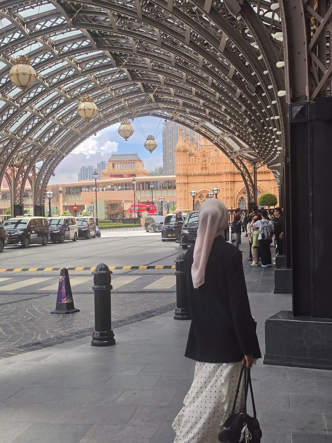 Cinematic entrance, egg tart ending 🎬🥧
.
.
#latepost #thelondoner
