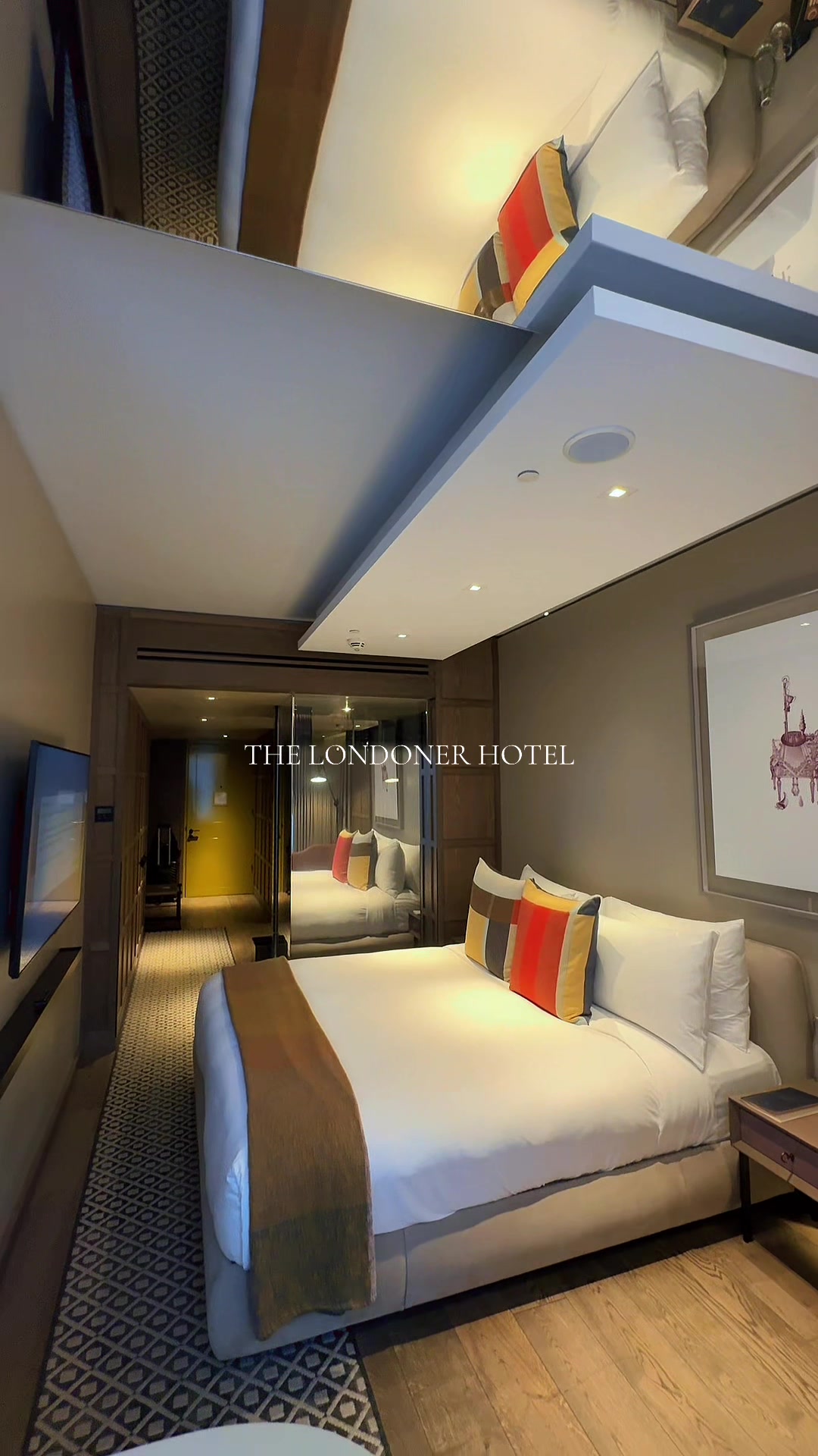 📍The Londoner Hotel, located in Leicester Square. One of the most stunning 5* hotels in London! @th