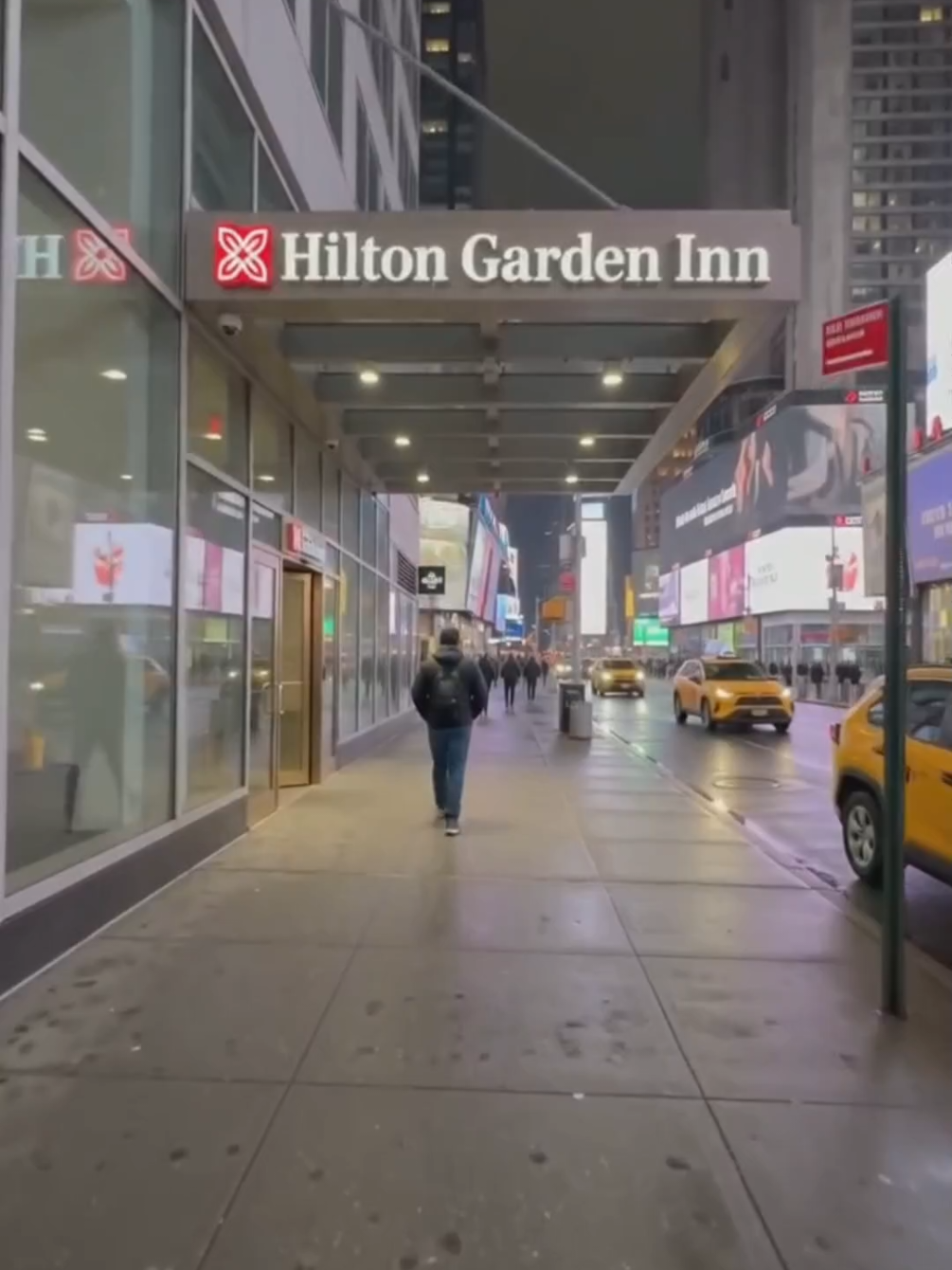 Hilton Garden Inn New York/Times Square Central 136 W 42nd St, New York, NY 10036, USA
#timesquare #
