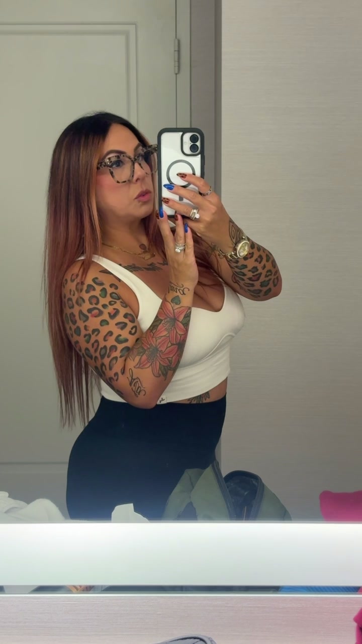 Vegas!! #vegas #weektripvibes #allnatural #hiltonforthestay #longhairdontcare yep that’s my real hai