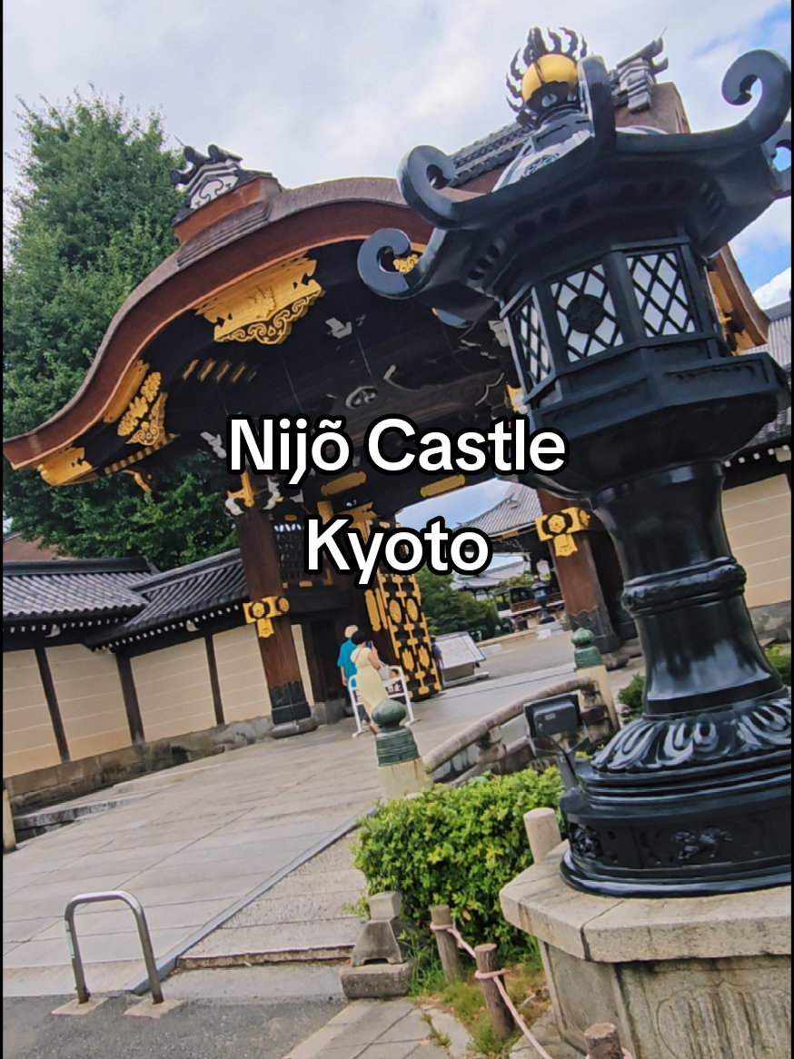 Nijō Castle is an imposing complex of palaces and gardens in Kyoto, built in 1603 and recognized as 