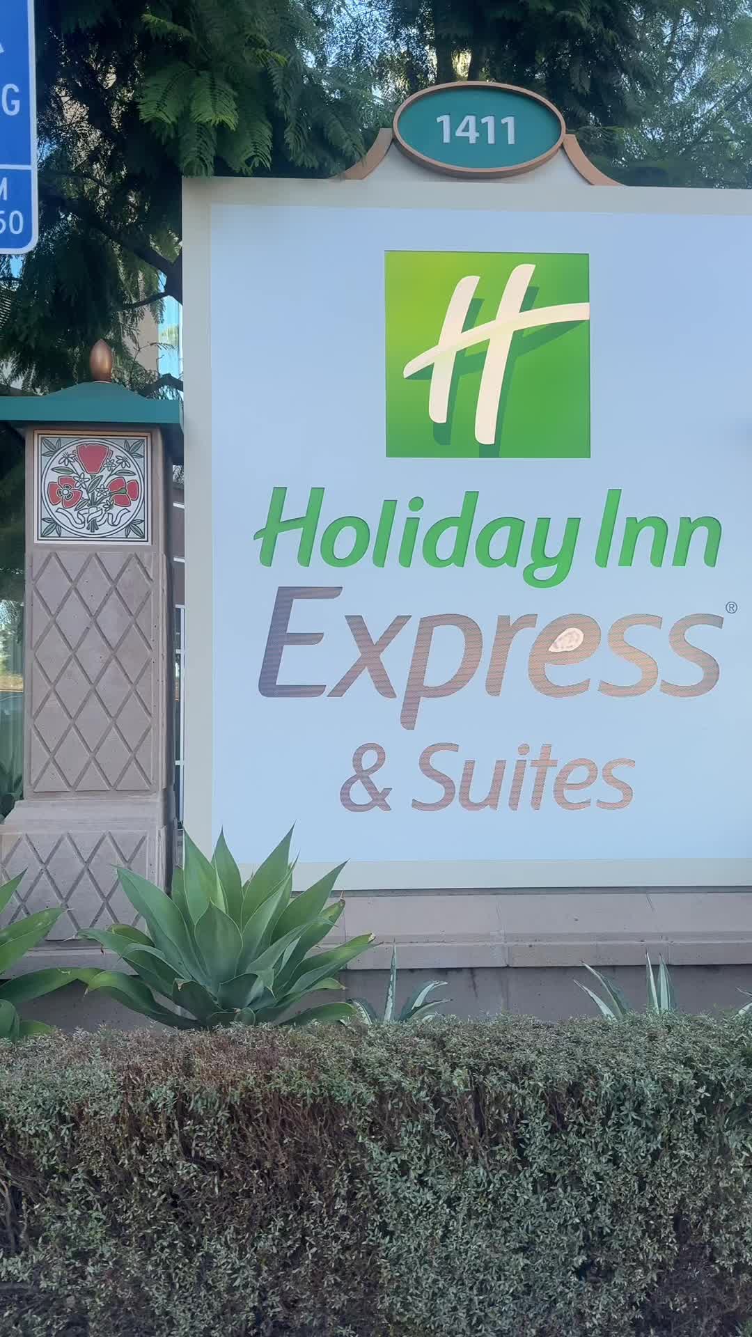 Staying walking distance to Disneyland is a GAME CHANGER 🤯
Holiday Inn Express made our trip so eas