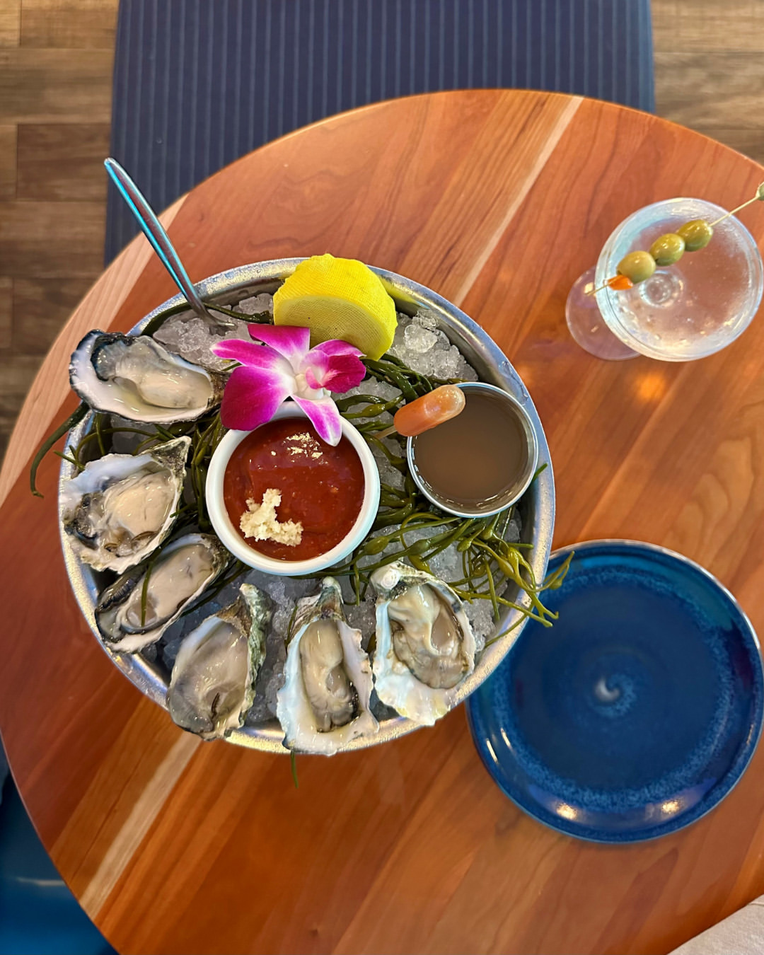 Go ahead, be a little extra.

Enjoy $2 chef-selected oysters and $12 martinis every Thursday from 4P