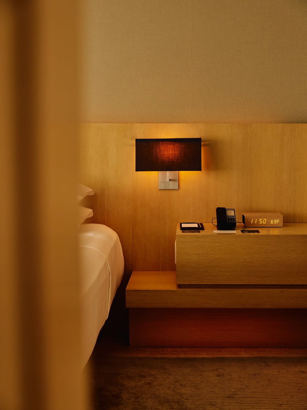The perfect place to unwind.

Thoughtfully designed suites where comfort and rest come naturally.

#