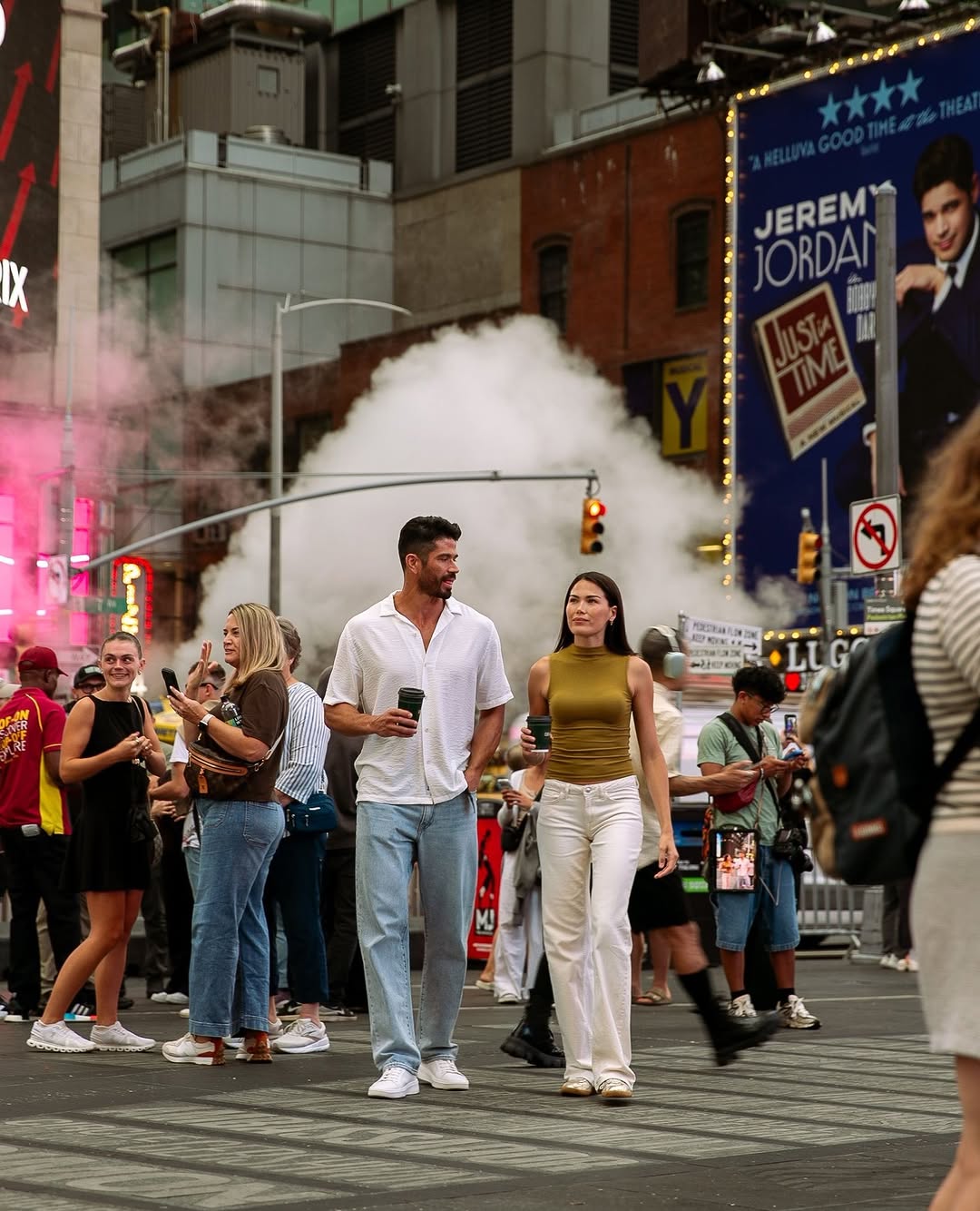 The only thing New Yorkers love more than coffee? Walking somewhere with it. ☕⁠
⁠
Grab your favorite