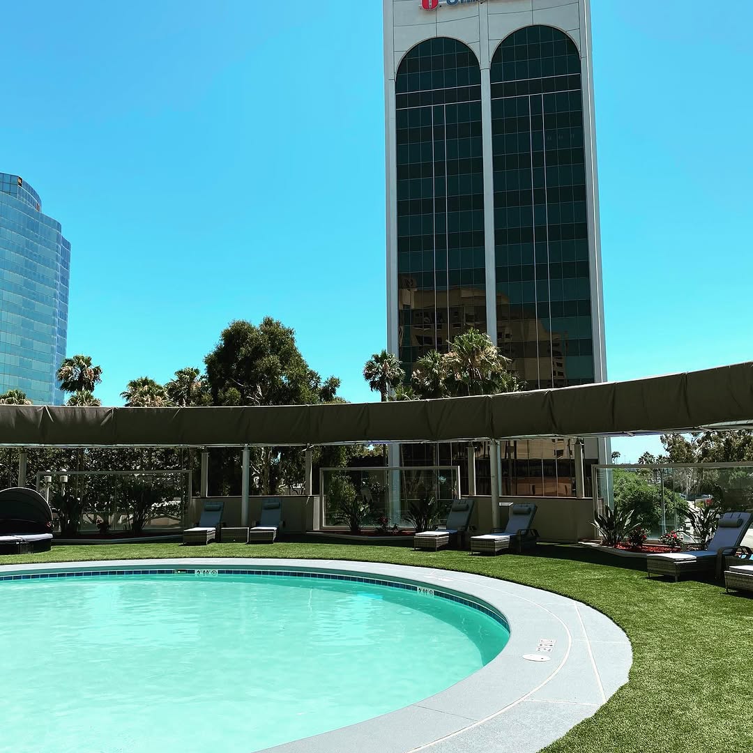 Welcome to Hilton Long Beach! Breathtaking views of Long Beach  from our pool! @hilton_lb #ourbrandn
