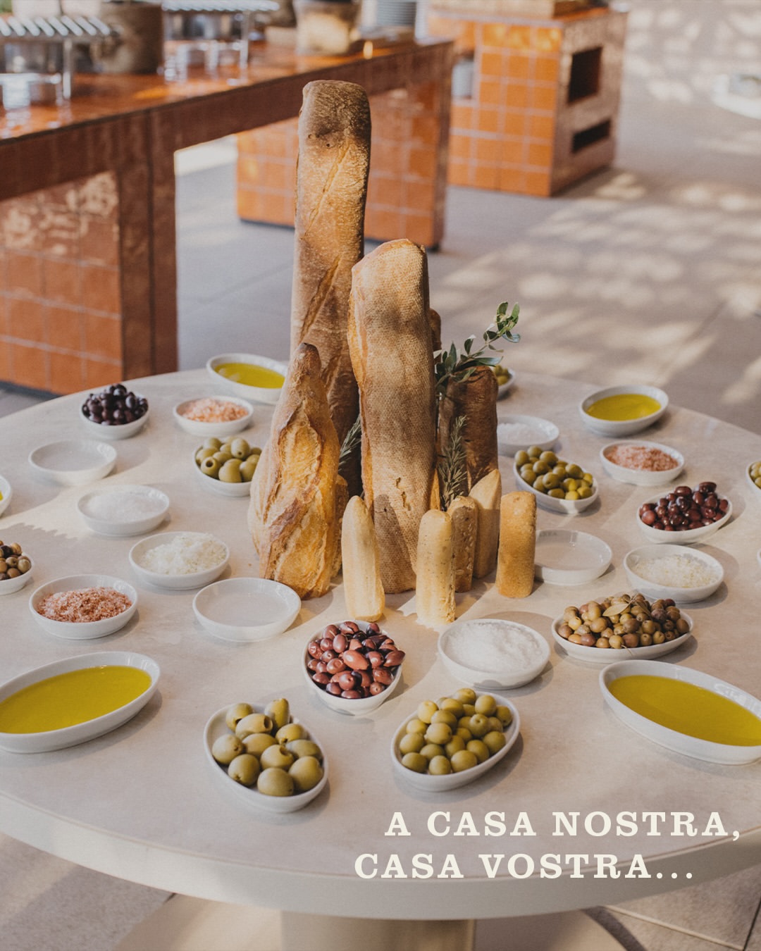 “A casa nostra, casa vostra. Si és que hi ha cases d’algú.”

Hi ha trobades que van molt més enllà d