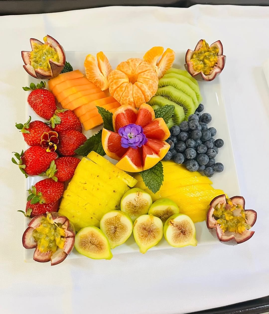 Colorful service, fresh fruits, creative details!

#hotelavenidapalacelisbon 
#fruitservice 
#colorf