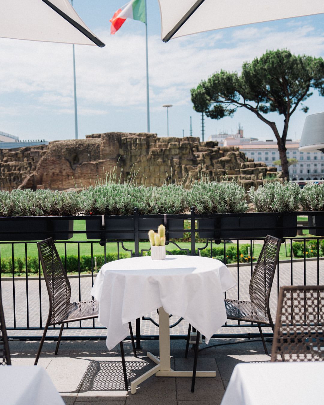 Overlooking the Servian Walls, our ground floor terrace is where past and present quietly meet.✨

#N