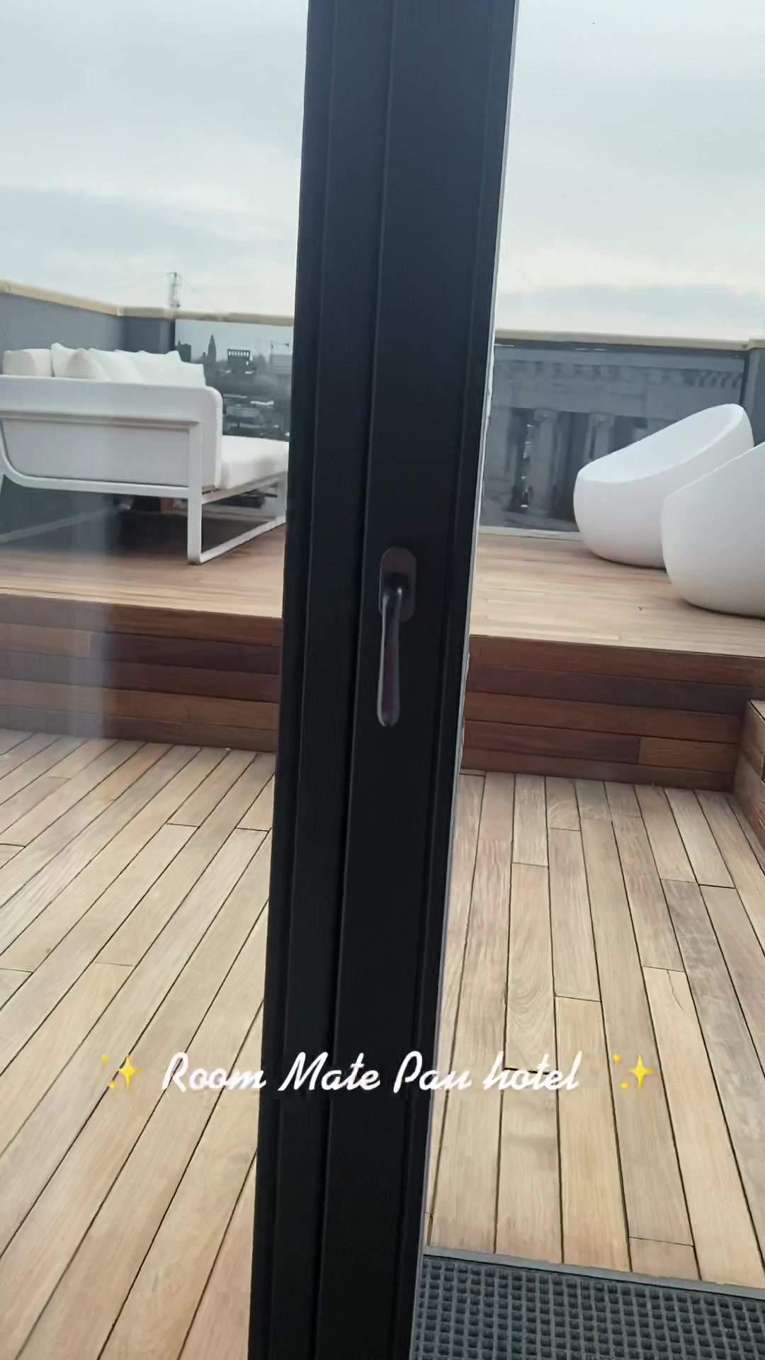 If you are looking for a place to stay in #Barcelona , I highly suggest #Roommatepau #balconysuiteli