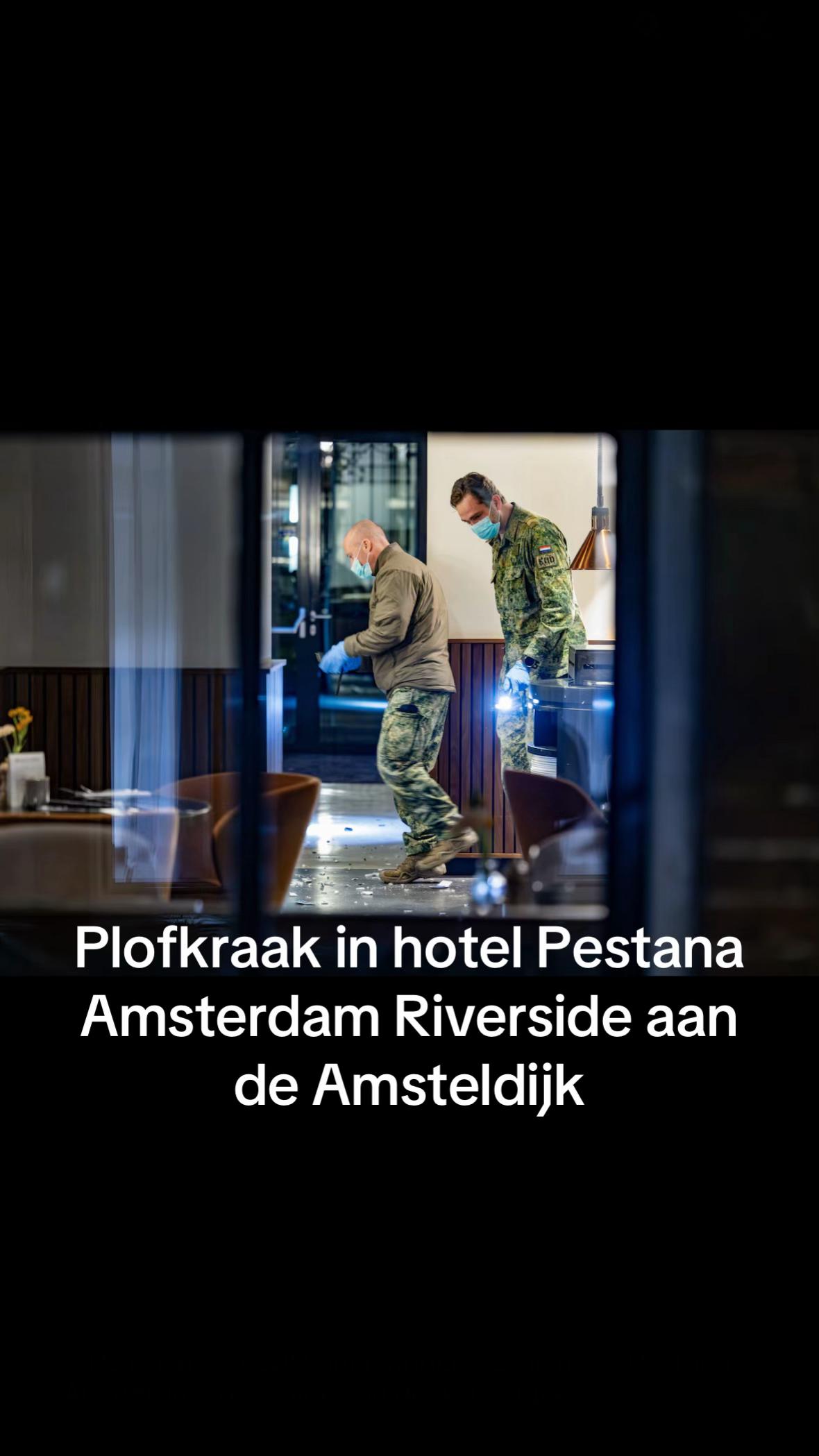 In Pestana Amsterdam Riverside vond dinsdagochtend rond 04:45 een plofkraak plaats op een geldautoma