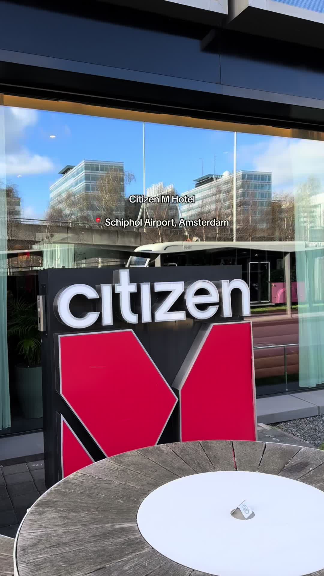 The best hotel walking distance from Schiphol Airport in Amsterdam 🇳🇱 

📍Citizen M, Schiphol Airp
