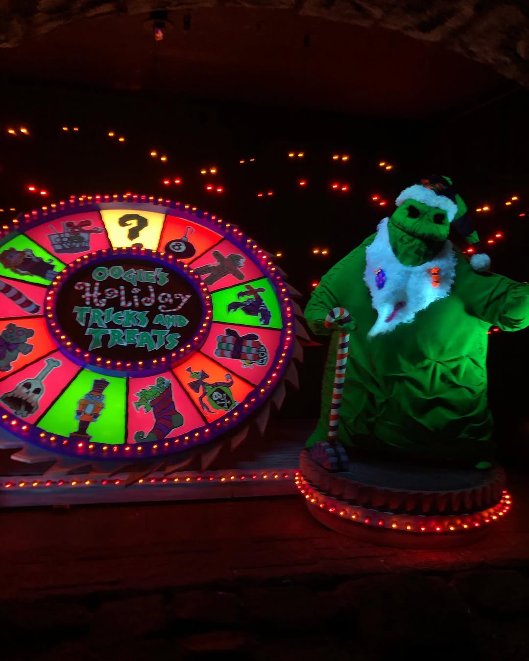 Halloween? X-Mas? …Yes! 

#hauntedmansion #nightmarebeforechristmas #caprisuitesanaheim #disneyland 