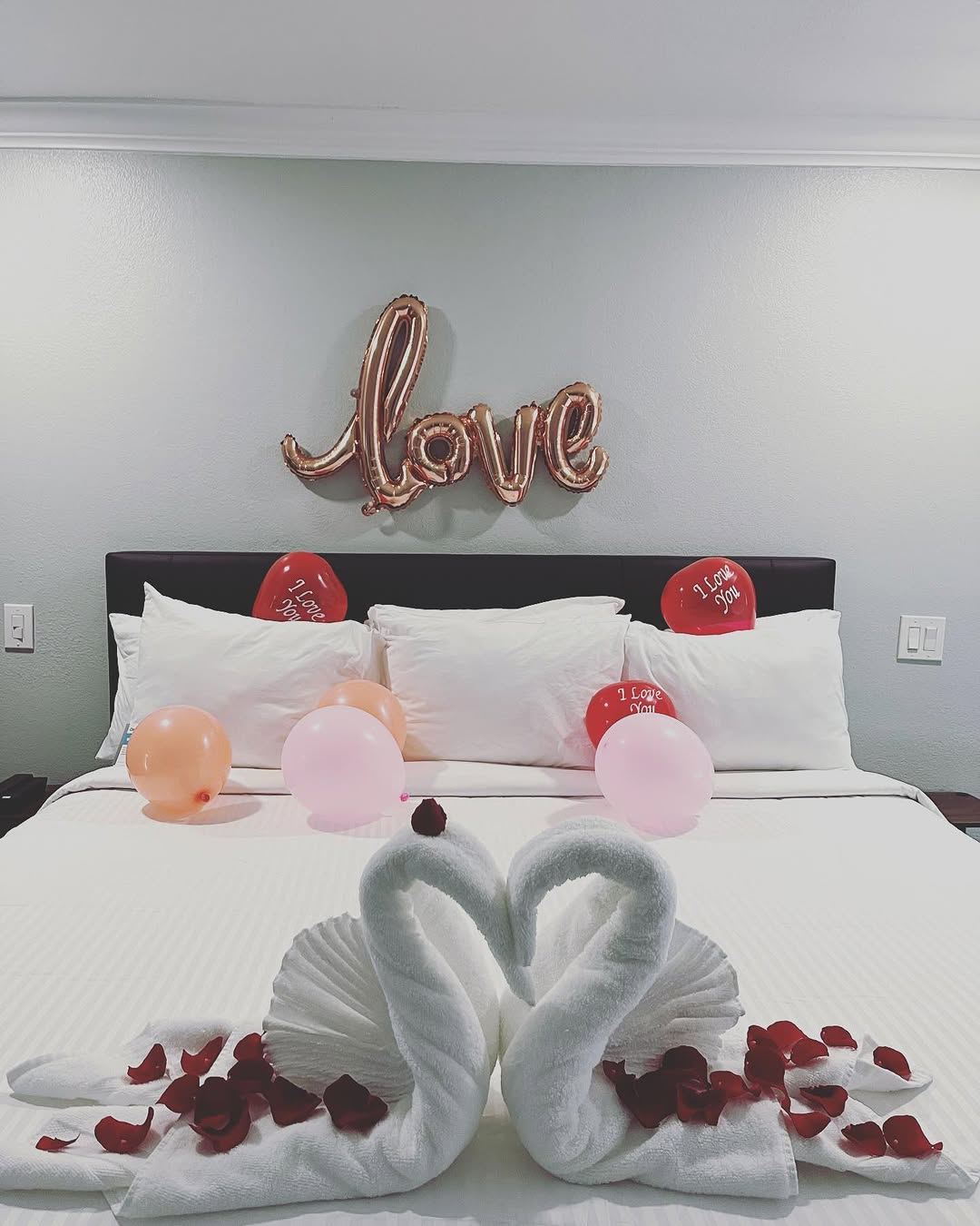 We can also do special occasion package deals❤️

#anniversary #birthday #justbecause #caprisuitesana