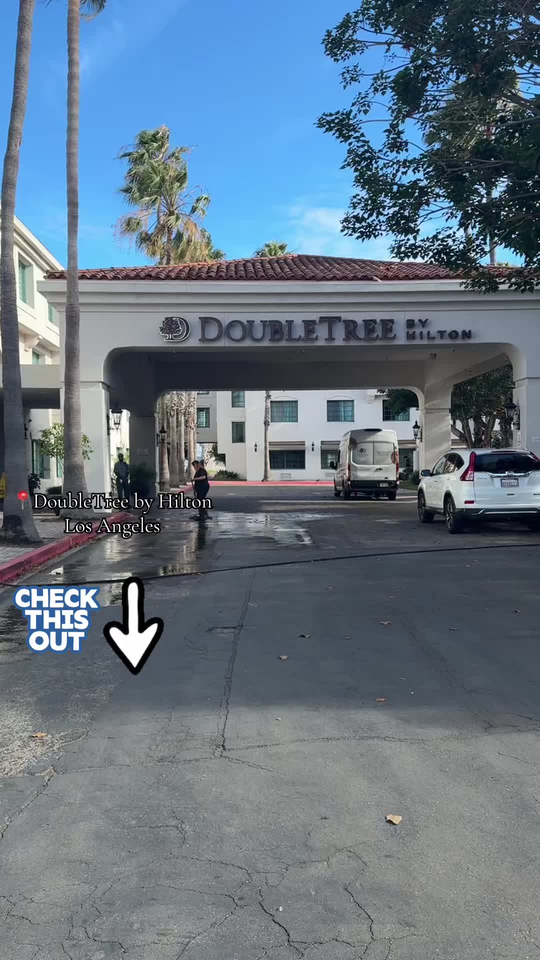 A quick look around DoubleTree by Hilton Los Angeles 🌴 From the hotel grounds to the pool — adding 